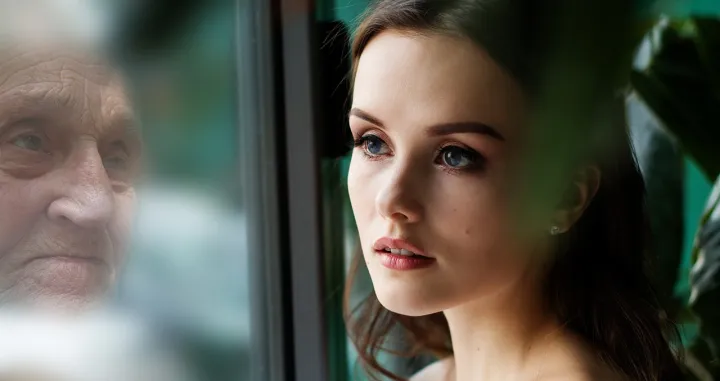 "Glas mog oca izlazio je iz usta neznanca, objasnila je znanstvenicima koji su istraživali njezin slučaj. Lica su poput vode u mojoj glavi"/