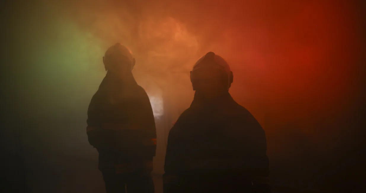 Da hrabrost nije vrlina rezervisana samo za mu&scaron;karce dokazuju i žene vatrogasci u Turskoj, koje su svakodnevno spremne da se suoče s vatrenim stihijama, riskirajući vlastite živote.<br><br>Rame uz rame sa mu&scaron;kim kolegama, žene vatrogasne jedinice u Ankari obavljaju svakodnevne poslove na terenu. (Doğukan Keskinkılı&ccedil; - Anadolu Agency)/Doğukan Keskinkılı&ccedil;