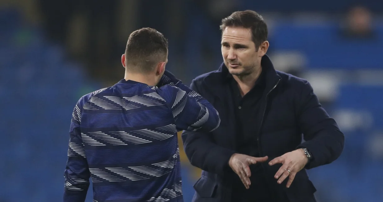 epa08851211 Chelsea manager Frank Lampard (R) talks to Mateo Kovacic during the warm-up ahead of the English Premier League soccer match between Chelsea FC and Tottenham Hotspur in London, Britain, 29 November 2020. EPA/Matthew Childs/POOL EDITORIAL USE ONLY. No use with unauthorized audio, video, data, fixture lists, club/league logos or 'live' services. Online in-match use limited to 120 images, no video emulation. No use in betting, games or single club/league/player publications.