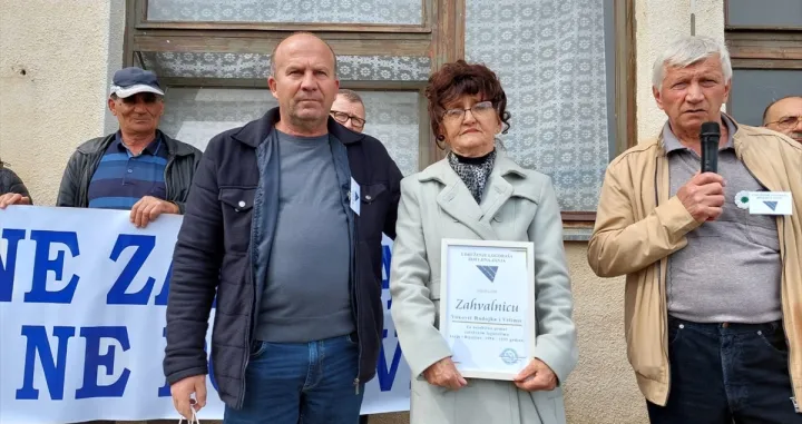 Udruženje logora&scaron;a Janje i Bijeljine danas je uručilo zahvalnicu Radojki Vuković/