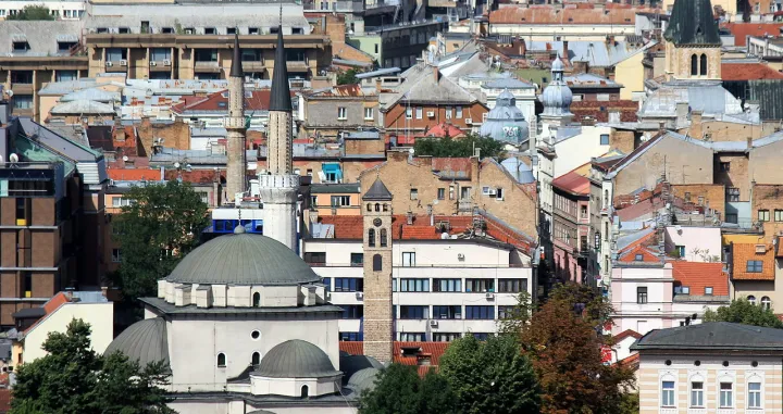 Sarajevo, džamija, crkva, pogled/Julian Nyca