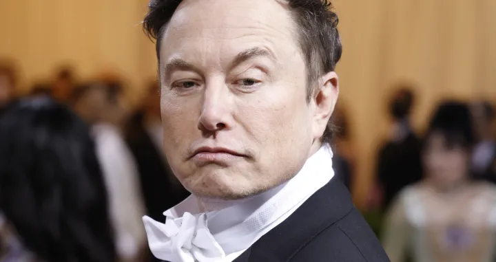 epa09923453 Elon Musk on the red carpet for the 2022 Met Gala, the annual benefit for the Metropolitan Museum of Art's Costume Institute, in New York, New York, USA, 02 May 2022. The event coincides with the Met Costume Institute's 'In America: An Anthology of Fashion' which opens 05 May 2022 concludes 05 September 2022. EPA/JUSTIN LANE/Justin Lane