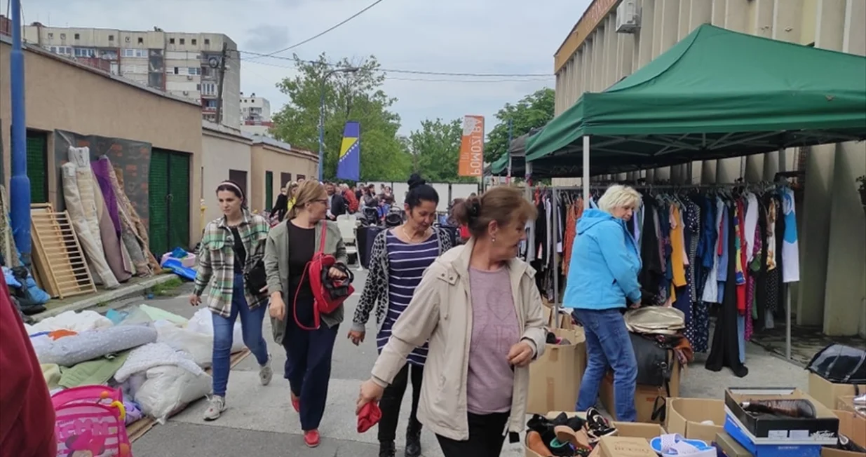 Humanitarni bazar, Udruženje Pomozi.ba, Sarajevo/Pomozi.ba