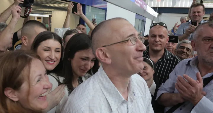 Zagreb, 06.06.2014 - Bivsi predsjednik HR Herceg-Bosne Dario Kordic kojega je Haski sud osudio na 25-godisnju kaznu zatvora zbog ratnih zlocina nad bosnjackim civilima Lasvanskoj dolini, danas je stigao u Zagreb posto je pusten iz zatvora jer je odsluzio dvije trecine kazne.<br>foto FaH/ Tomislav PAVLEK /tp/Tomislav Pavlek
