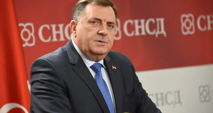 БАЊАЛУКА, 21. ФЕБРУАРА /СРНА/ - Лидер СНСД-а Милорад Додик на конференцији за новинаре данас у Бањалуци након сједнице проширеног Извршног комитета СНСД-а./Миленко Шукало