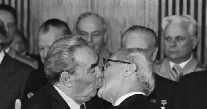 Leonid Brežnjev i lider Istočne Njemačke Erich Honecker 1979. u Berlinu/