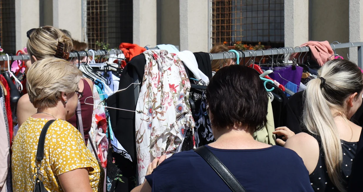 Julski Humanitarni bazar u organizaciji udruženja Pomozi.ba/Senad Gubelić