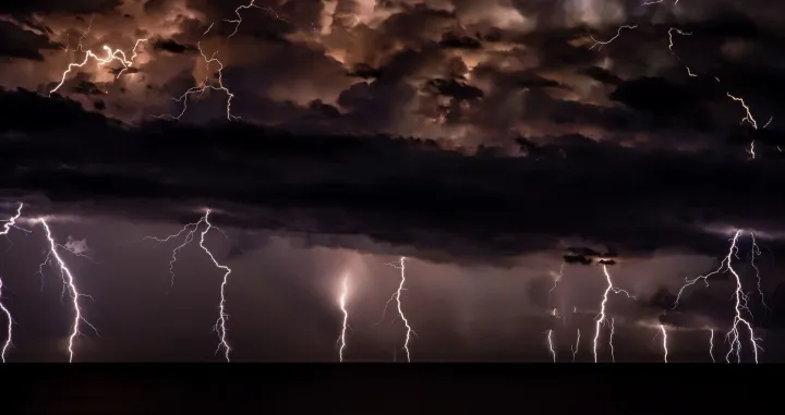 Prema procjenama zone pljuskova sa grmljavinom će se pro&scaron;iriti nad Bos. Krajinu iza 18 časova/Unsplash