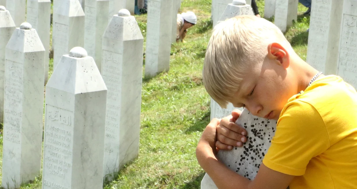 Srebrenica Potočari polaganje vijenaca i dženaza/Didier Torche 