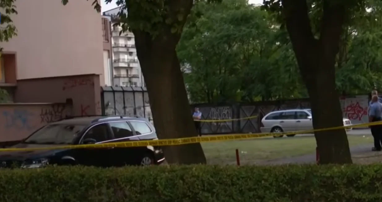 Ženu izbo nožem, pa skočio sa balkona<br>BNTV/