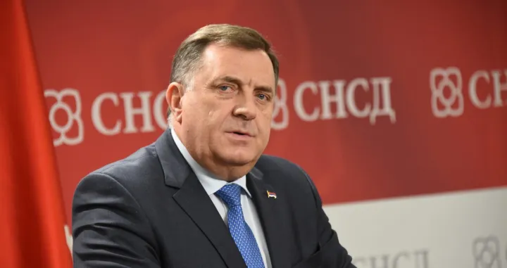 БАЊАЛУКА, 21. ФЕБРУАРА /СРНА/ - Лидер СНСД-а Милорад Додик на конференцији за новинаре данас у Бањалуци након сједнице проширеног Извршног комитета СНСД-а./Миленко Шукало
