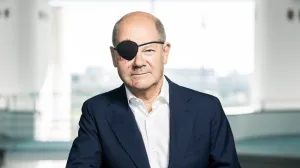 Olaf Scholz sa povezom na oku/X