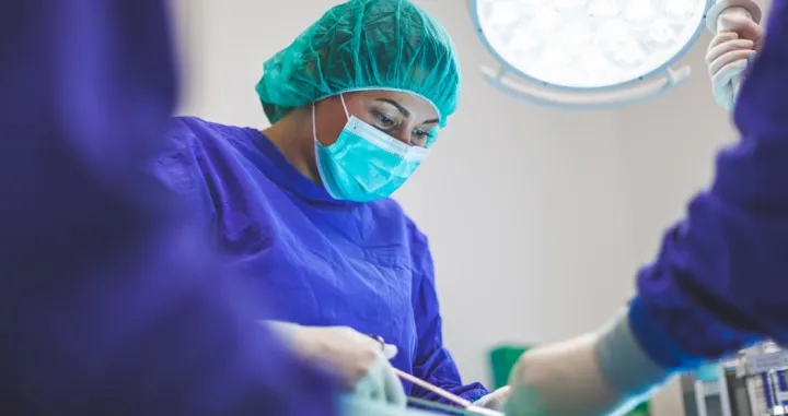 medicinska sestra, medicinski radnici, operacija, sala/Unsplash