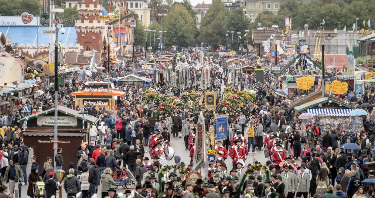 epa10191451 People in traditional clothing participate in the costume parade during the 187th edition of the traditional Oktoberfest beer and amusement festival in the German Bavaria state's capital of Munich, Germany, 18 September 2022. The Oktoberfest 2022 runs from 17 September to 03 October 2022 and several millions of visitors are expected from all over the world. The event resumes after being canceled for two years in a row due to the coronavirus disease (COVID-19) pandemic. EPA/CHRISTIAN BRUNA/Christian Bruna