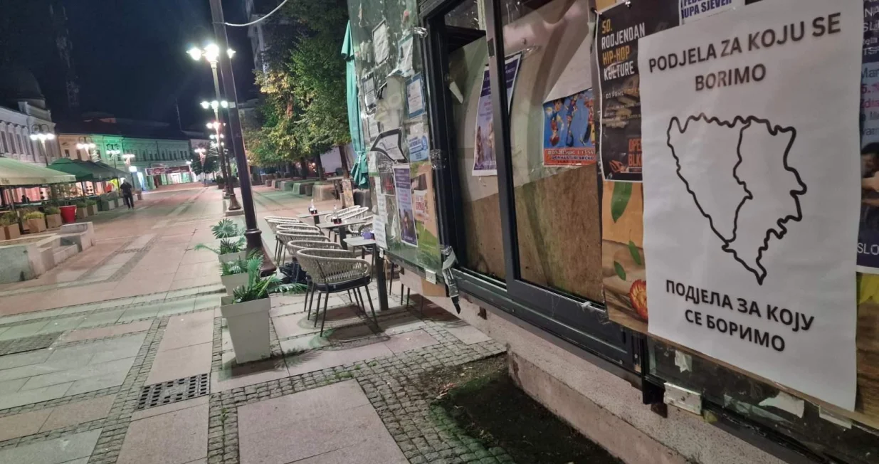 Plakati polijepljeni &scaron;irom nekoliko bh. gradova/