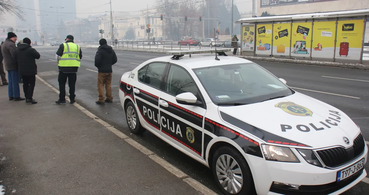 Pripradnici MUP KS sa Kantonalnom inspekcijom rade kontrolu vozila u saobraćaju./Senad Gubelić