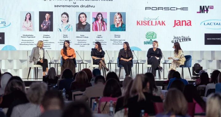 / Woman com kon/Marko Jovancic