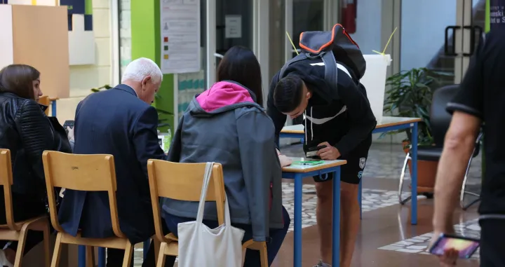 Glasanje stari grad prijevremeni/Fena