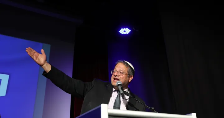 epa10261768 Far right Israeli parliament member and leader of Otzma Yehudit (Jewish power) Itamar Ben Gvir speaks during an election campaign event in Tel Aviv, Israel, 23 October 2022. Itamar Ben Gvir's party ‏and his partner Bezalel Smotrich party are gaining more supporters in the Israeli general election polls prediction. Israelis will vote in general election on 01 November 2022. EPA/ABIR SULTAN/Abir Sultan