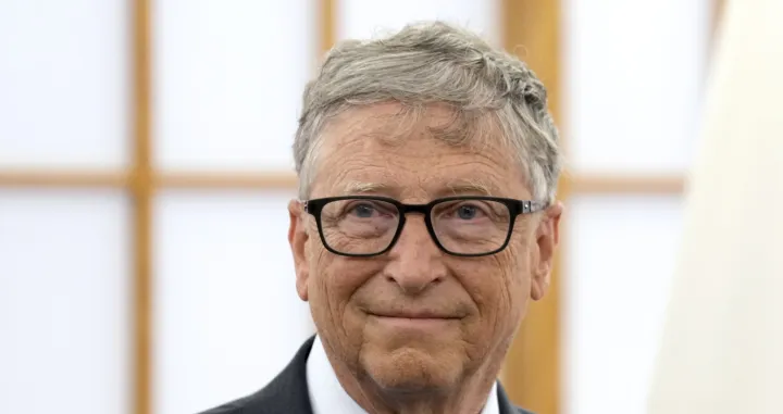 epa10126832 Bill & Melinda Gates Foundation co-chair Bill Gates attends a ceremony at the foreign ministry in Tokyo, Japan, 18 August 2022. The government of Japan awarded the Grand Cordon of the Order of the Rising Sun to Microsoft co-founder and co-chair of the Bill & Melinda Gates Foundation, Bill Gates in recognition of Gates' contributions to the global health. EPA/FRANCK ROBICHON/Franck Robichon