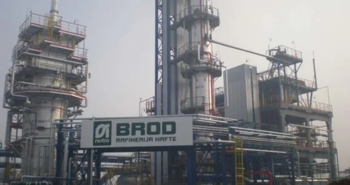 Brod rafinerija/