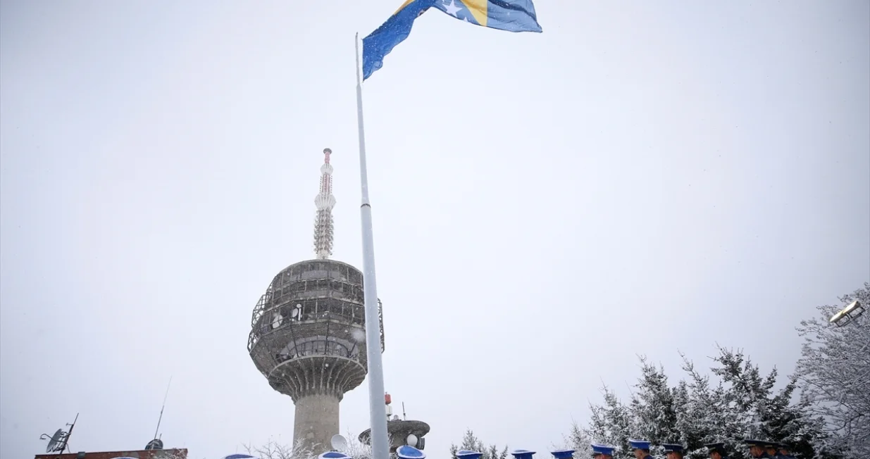 Zastava se ponosno zavijorila/Anadolija/