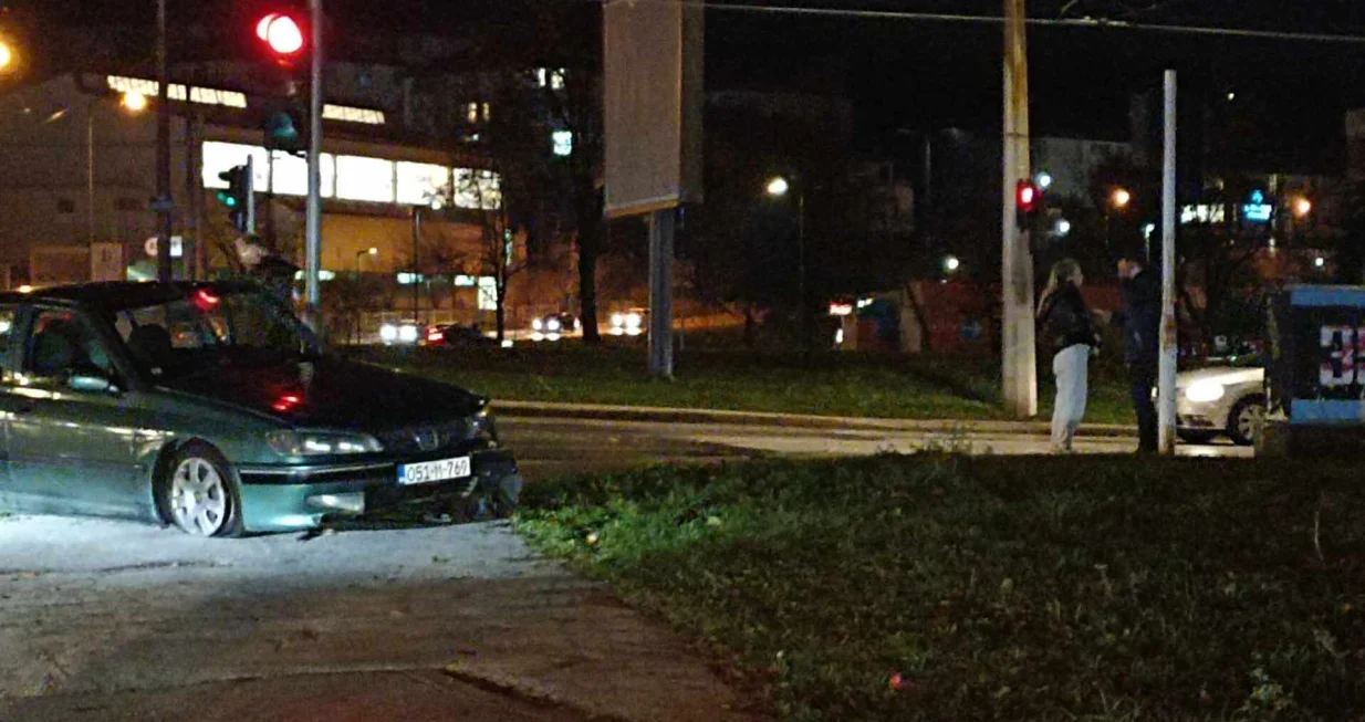 Na vozilu pričinjena materijalna šteta/ Čitatelj/