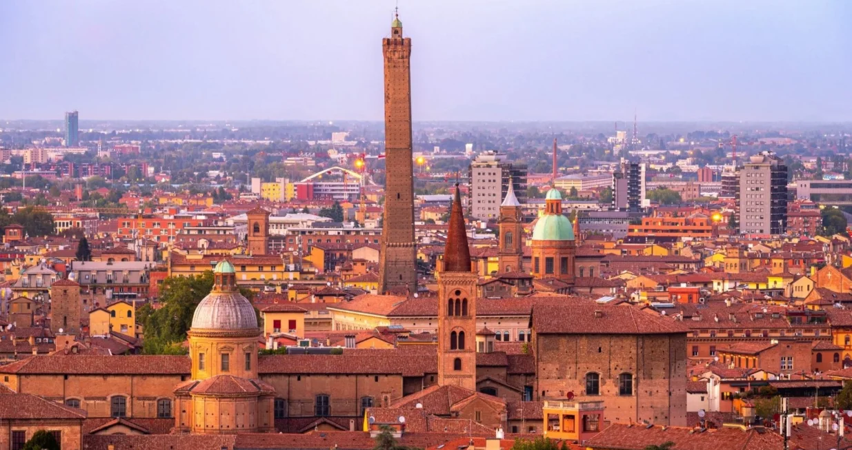 Krivi toranj u Bolonji zatvoren zbog straha da bi se mogao sru&scaron;iti<br>/Casafari.com