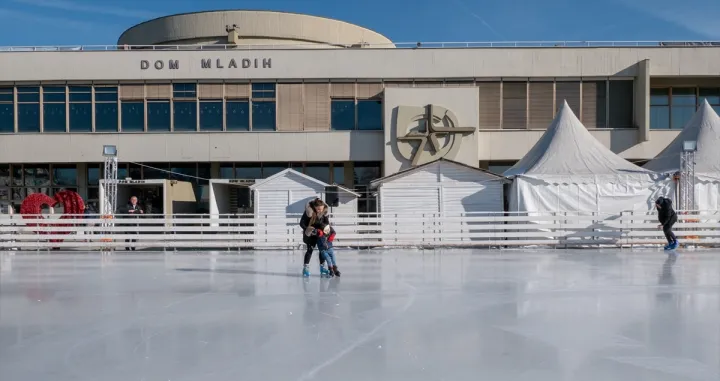 Zimska čarolija, klizali&scaron;te, klizanje, plato Skenderije (Skenderija), Sarajevo/Anadolija