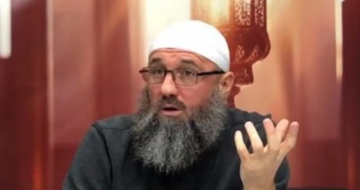 Kome je Pezić uzor?/ Društvene mreže/