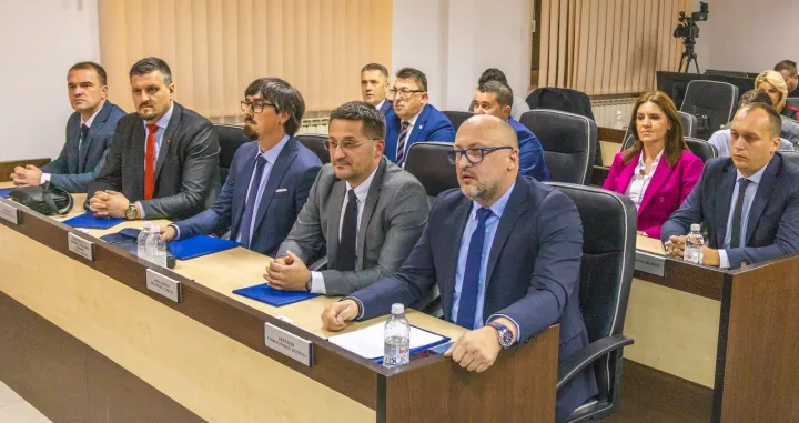 Premijer i 9 ministara/