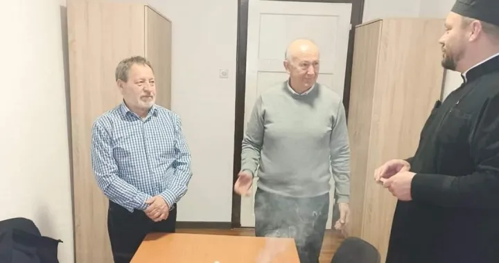 Srebrenički pop osve&scaron;tao kabinet zamjenika načelnika Općine Srebrenica/