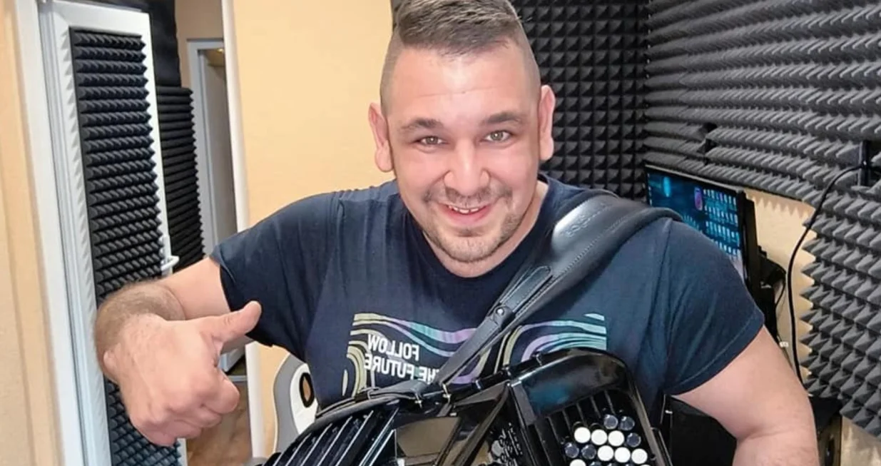 Samir Nurkić pokazao kako praznična pjesma zvuči u regionu/Facebook/samir Nurkić