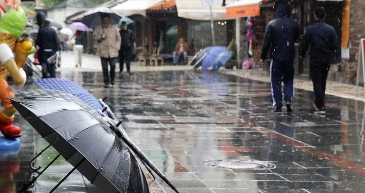 Ki&scaron;a u Sarajevu/