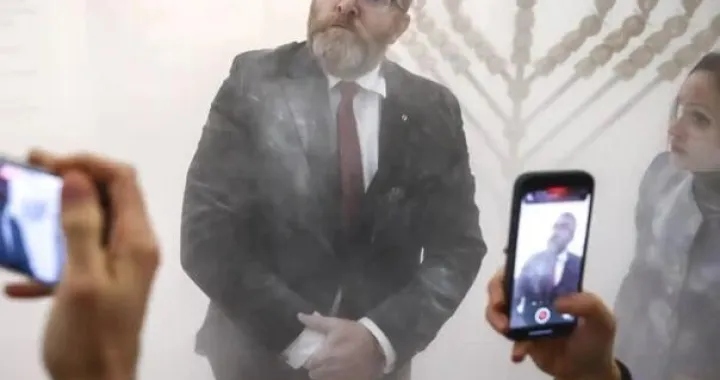 Poslanik krajnje desnice u poljskom parlamentu Grzegorz Braun/