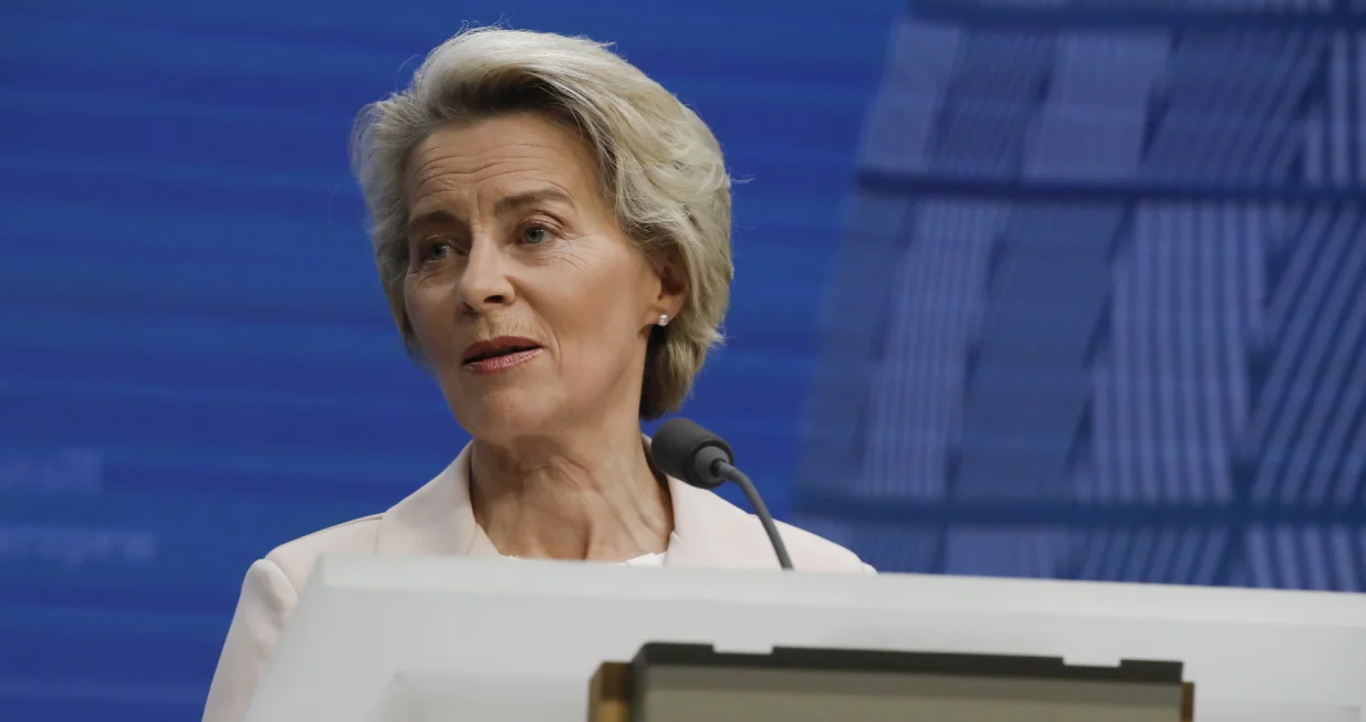 epa10367835 European Commission President Ursula von der Leyen gives a press conference vat the end of EU Summit in Brussels, Belgium, 15 December 2022. European leaders discussed Russia's war against Ukraine, energy and economy, security and defence, the EU's southern neighbourhood and external relations. EPA/OLIVIER HOSLET/Olivier Hoslet