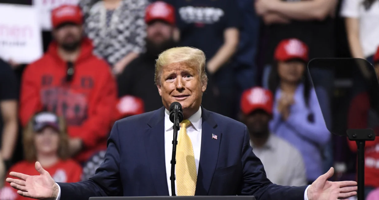 epa08233241 US President Donald Trump gestures as he addresses supporters during a rally in Colorado Springs, Colorado, USA, 20 February 2020. On 03 March 2020 Colorado will hold its first presidential primary election since 2004. EPA/BOB PEARSON/Bob Pearson