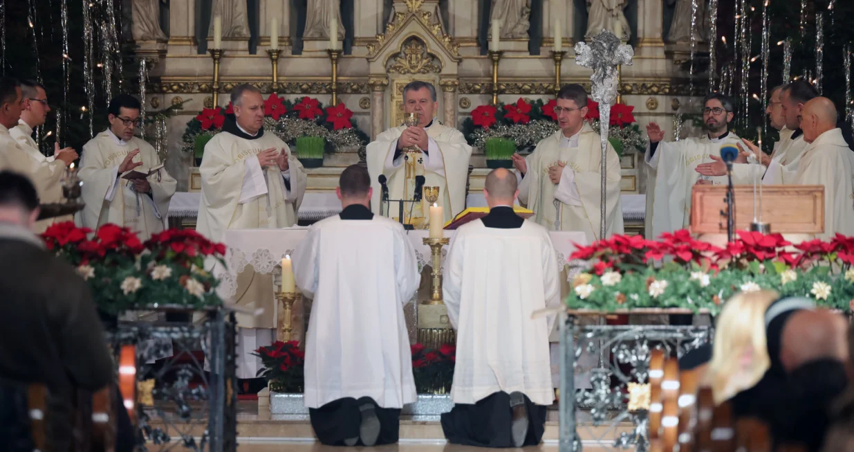 Svečana sveta misa na svetkovinu Božića u sarajevskoj Katedrali Srca Isusova/Senad Gubelić