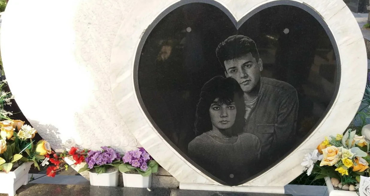 Boško Brkić i Admira Ismić, groblje Lav, Sarajevo/Ivka Ilić Kovačević