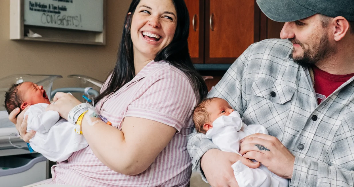 Kelsey Hatcher (32) dvije maternice dvije bebe porođaj/