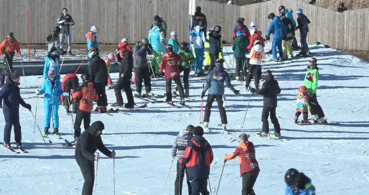 veliki broj ljubitelja skijanja jučer na Jahorini/