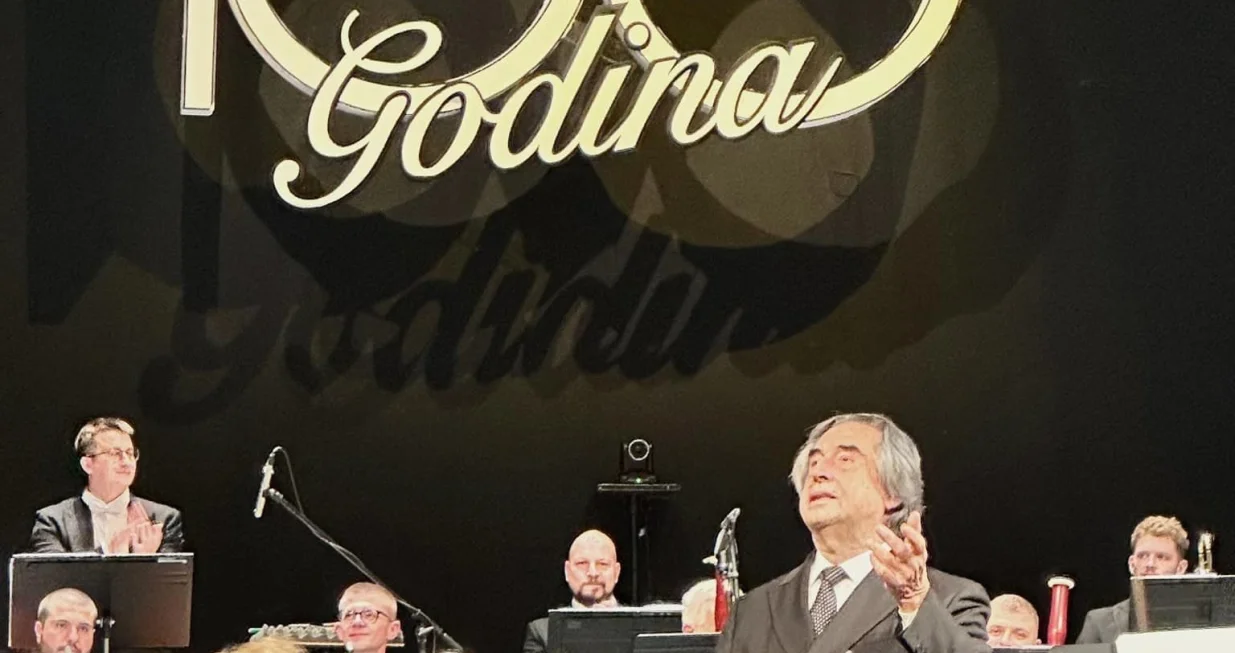 Riccardo Muti na pozornici/Dru&scaron;tvene Mreže