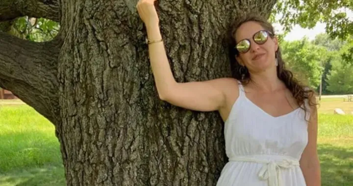 Zaljubljena u drvo hrasta: "Doživljavam ga kao ljubavnika"/Instagram/bodystoryteller