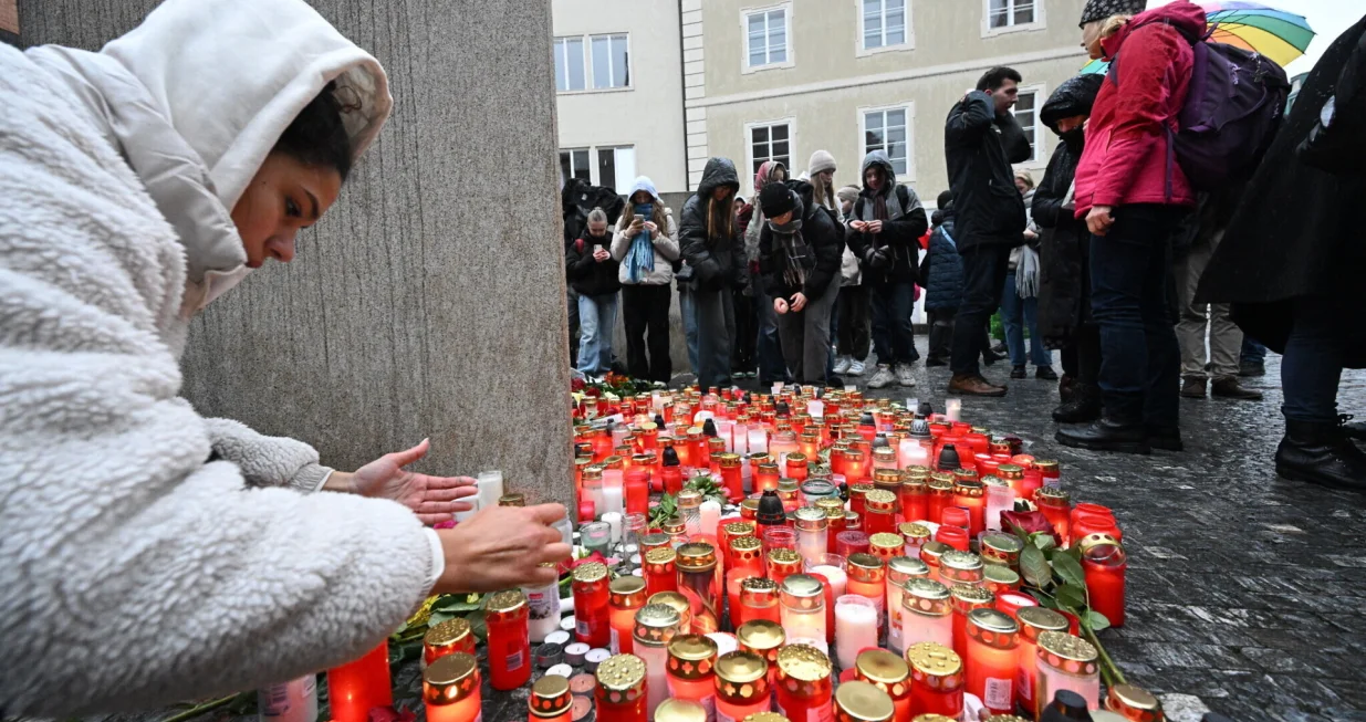 prag pucnjava svijeće.jpg/