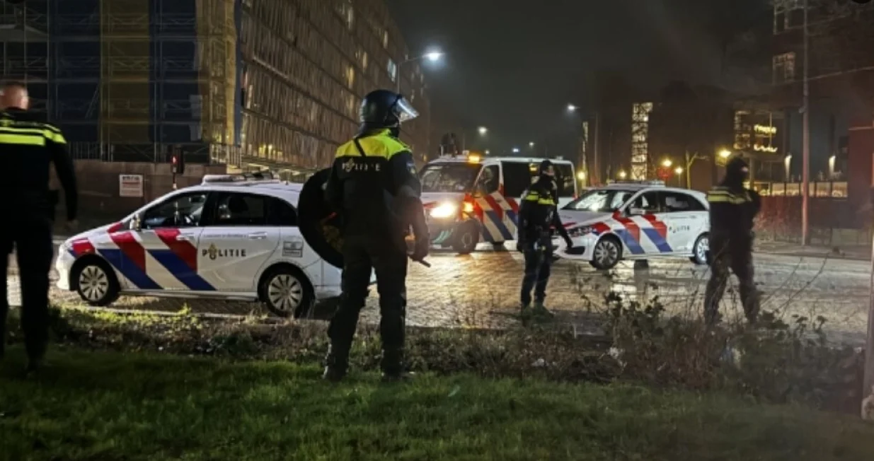 Neredi, Nova godina, Nizozemska, policija/X