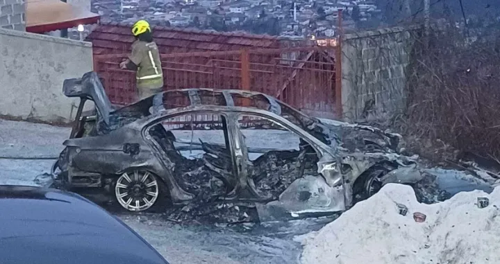 BMW je u potpunosti izgorio/Avaz/