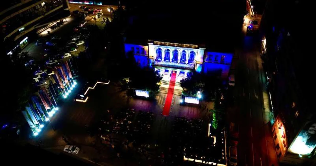 Pogled na Narodno pozori&scaron;te za vrijeme koncerta/