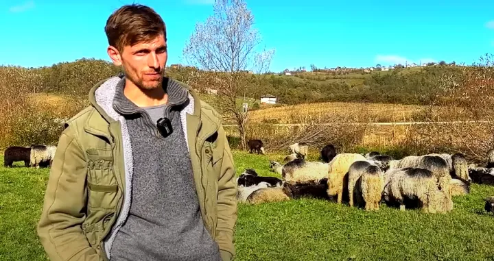 Sanel Dolić, 21-godišnjak iz Donje Vidovske u općini Velika Kladuša u Bosni i Hercegovini, odlučio je posvetiti svoj život stočarstvu i čuvanju ovaca/
