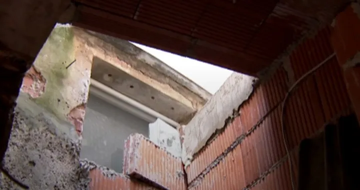 sprat kuća prozor zidanje bespravna gradnja/