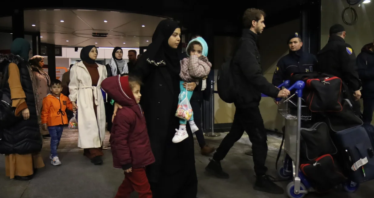 Doček bh građana sarajevski aerodrom/Senad Gubelić